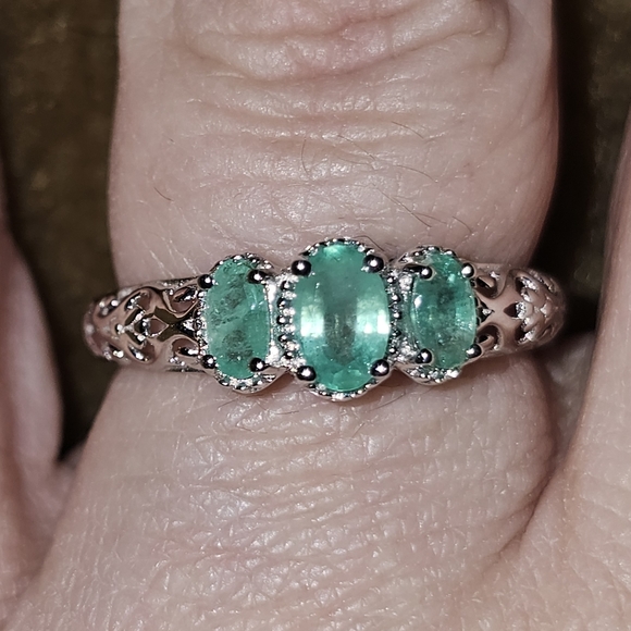 Sz 9, Trilogy Style Zambian Emerald Ring, 925 Sterling Silver, 0.85 carats, NWT - Picture 1 of 12